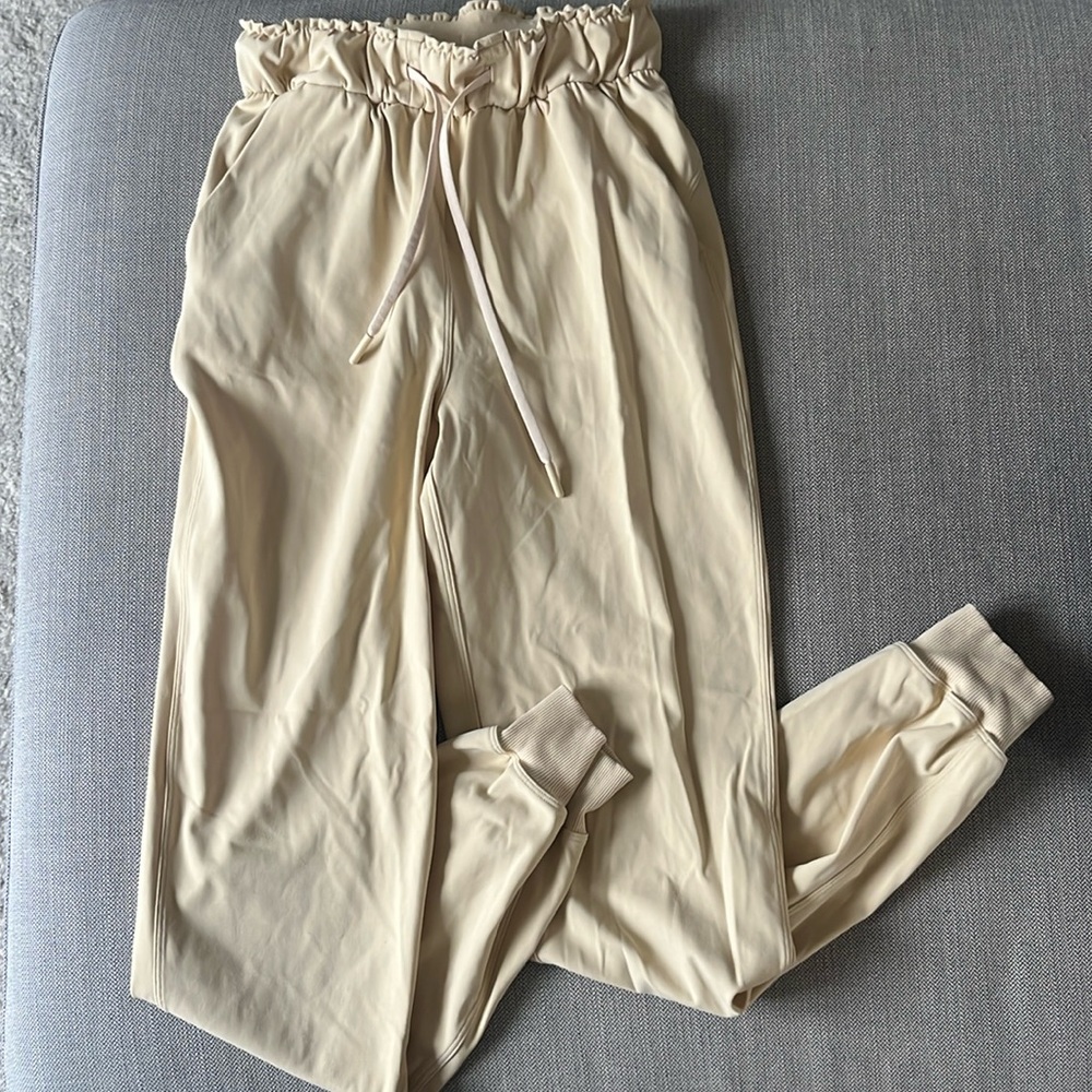 Lululemon Women’s Bone Joggers